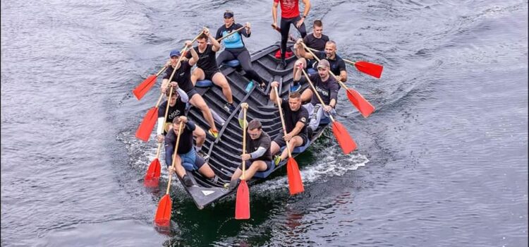 Utrka neretvanskih lađa na Korani