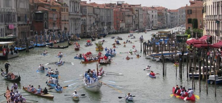 Članovi Vk Karlovac na Vogalonga regati u Veneciji